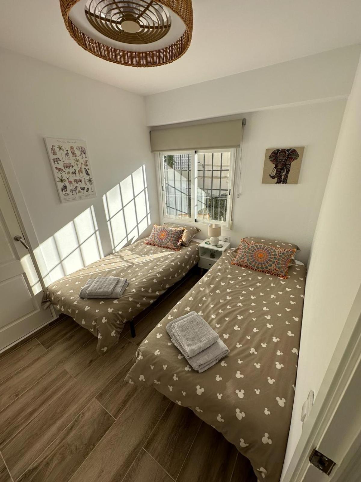 Waterfront 3 Bed Apartment, 90M From The Beach Platja de Larenal Exterior photo